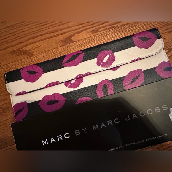 Marc Jacobs slip sleve (new) - Picture 1 of 14